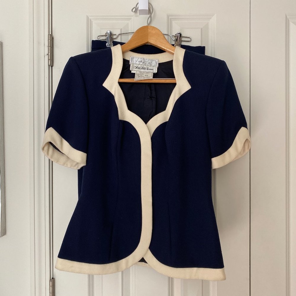 VINTAGE VICKY TIEL NAVY/WHITE 2-PIECE SUIT - SZ 42